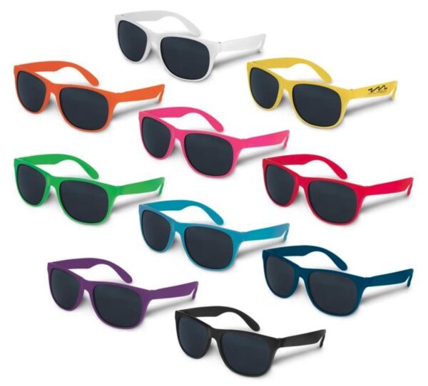 Sunglasses Chic Black Shield: Polarized UV400 for Outdoor Edge
